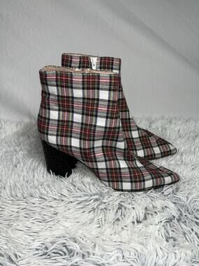 Betsey Johnson Kassie White‎ Plaid Ankle Boot Women's Size 9m Christmas Plaid